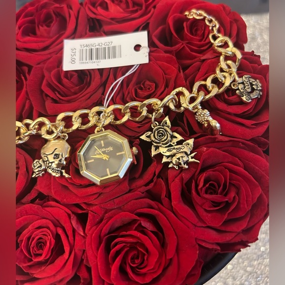 ED HARDY LOVE SKULLS ICONIC CHARM BRACELET WATCH GOLD TONED NWT - Picture 4 of 5